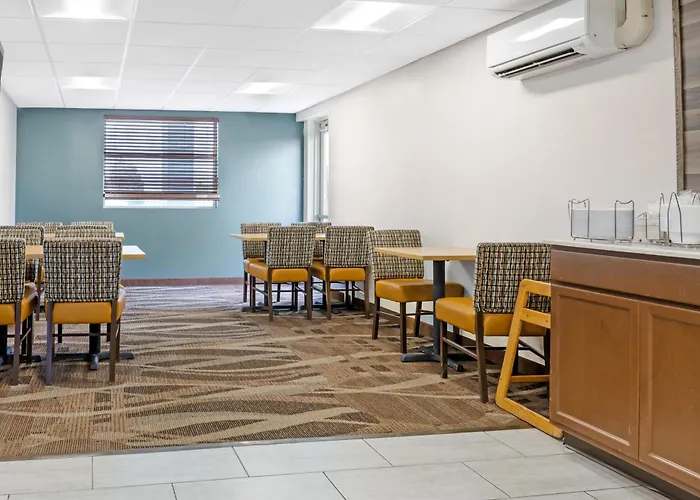 Red Lion Inn & Suites Bucyrus North
