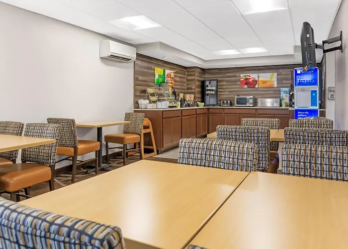 Red Lion Inn & Suites Bucyrus North