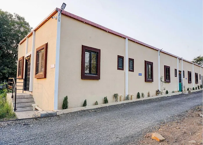 Hotel O Mango Tree Lodging Pune