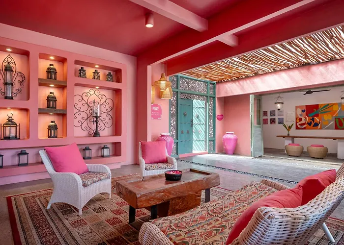 Hotel Pinkcoco Gili Trawangan - Constant Surprises - For Cool Adults Only