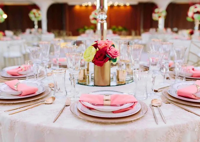 Queen Elizabeth 2 Hotel Дубай