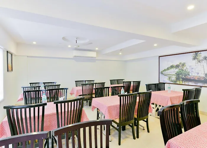 Super Townhouse Vembanad Tourist Home Kochi