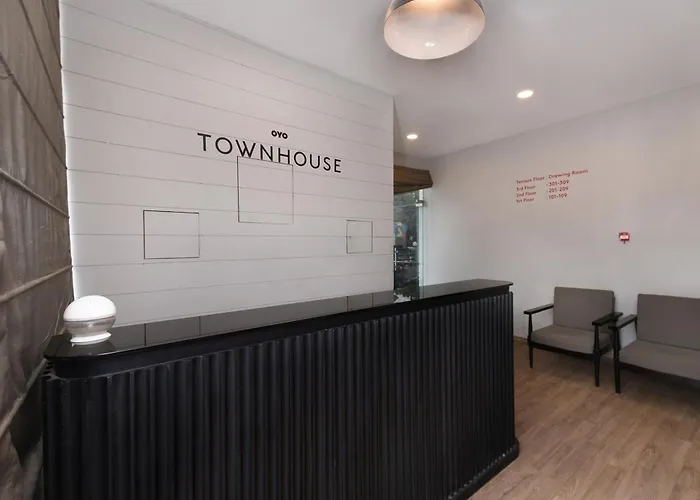 Super Townhouse Function Inn Near Chaudhary Charan Singh International Airport Lucknow