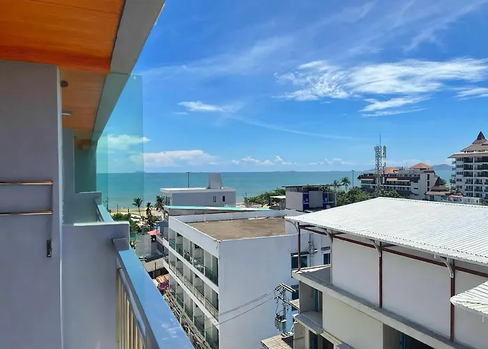 Golden Jomtien Beach Hotel