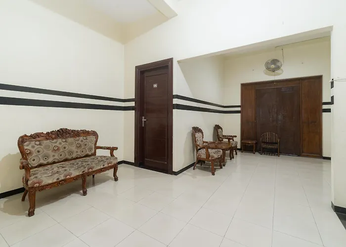 Reddoorz Syariah @ Ketintang Surabaya Hotel