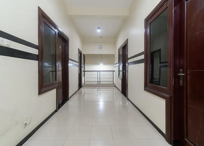 RedDoorz Syariah @ Ketintang Surabaya Hotel