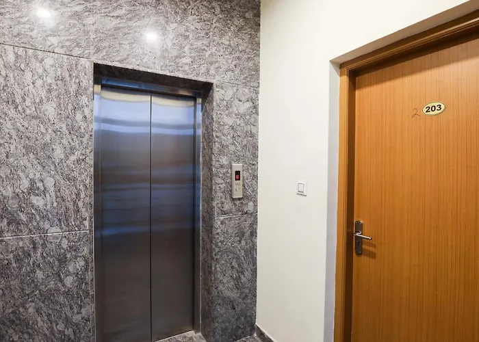Hotel O Royal Wood Premier Bangalore