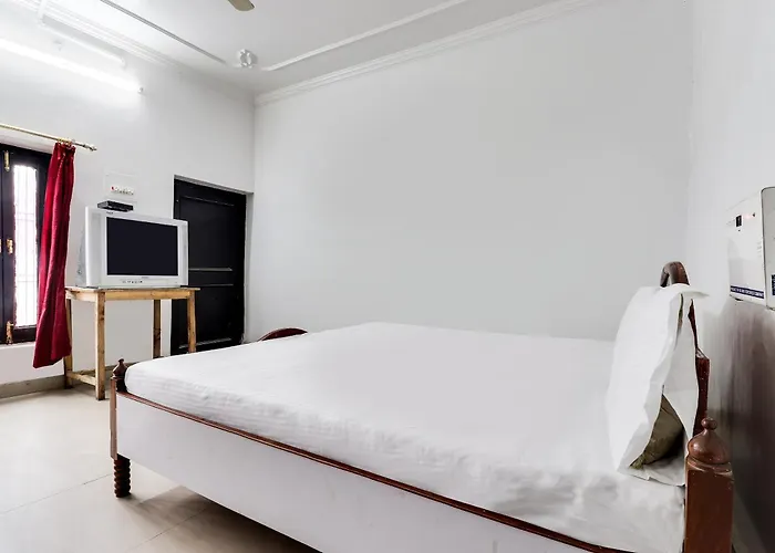 Hotel O Hanuman Bagh Ayodhya