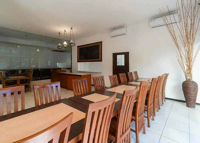 Reddoorz Near Gubeng Station Surabaya Hotel