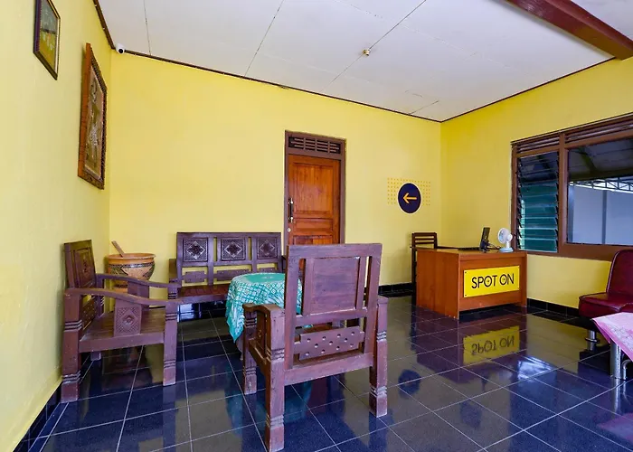 Spot On 2821 Griya Kawula Syariah Hotel Surakarta 