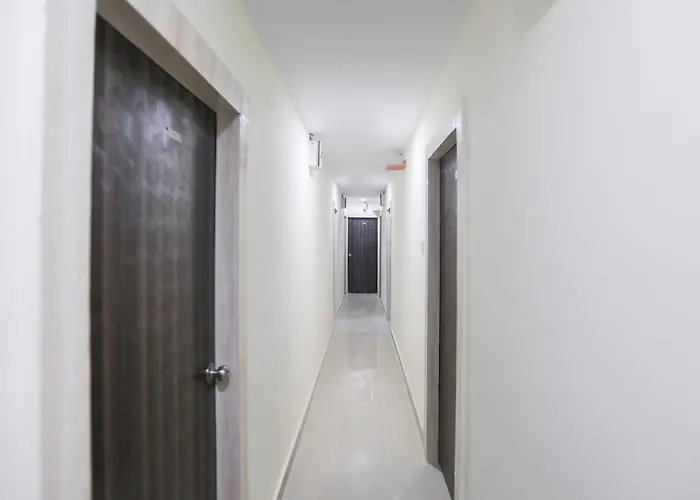 Hotel O Red Velvet Siddhi Vinayak Kolkata