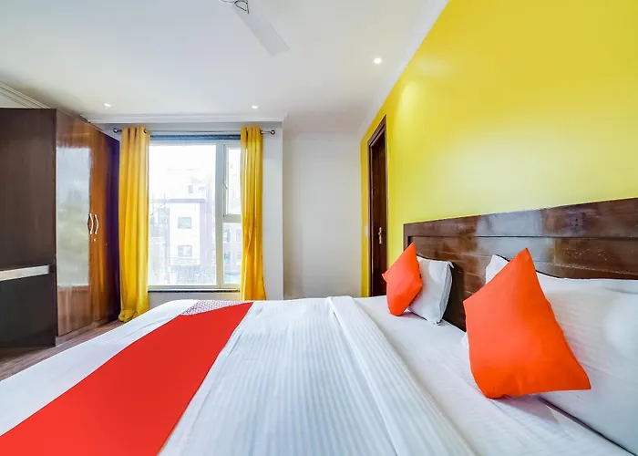 Hotel O Carol Garden Delhi 