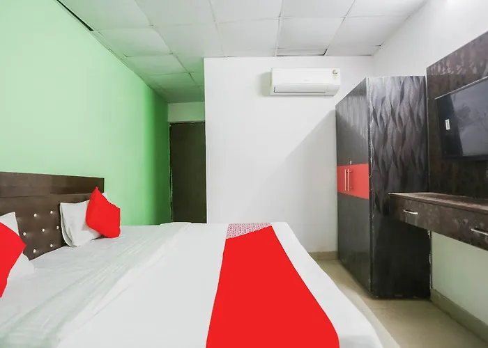 Hotel O The White House Faridabad