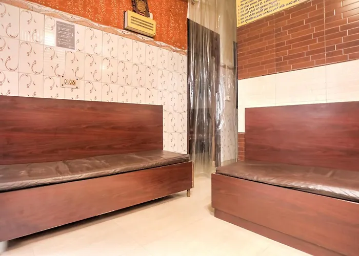 Hotel O Shri Sai Guest House Delhi 