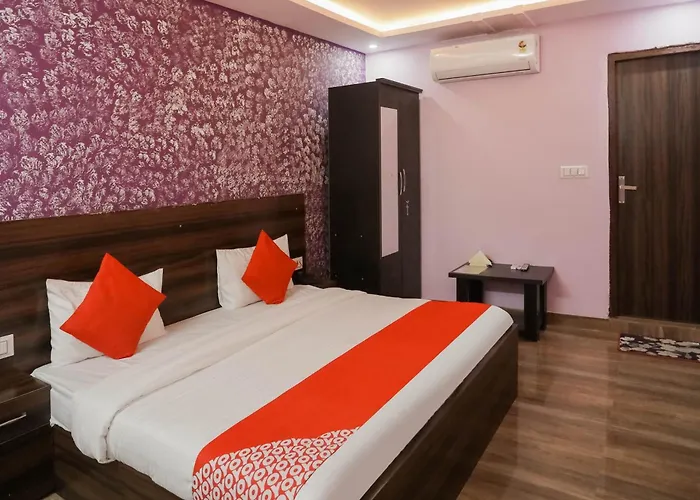 Hotel O Red Velvet Rooms & Banquet Faridabad