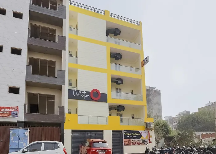 Collection O Hotel Yellow Saffron Delhi 