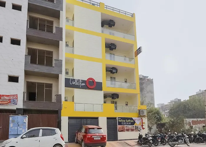 Collection O Hotel Yellow Saffron Delhi 