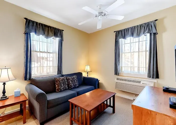 Cozy & Clean Second-Story Suite W/ Kitchenette & Free Wifi - Walk To The Harbor Northeast Harbor