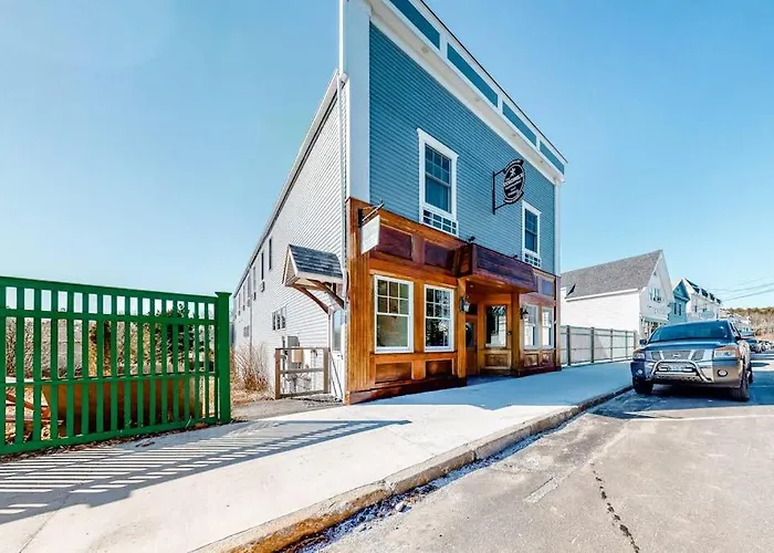Cozy & Clean Second-Story Suite W/ Kitchenette & Free Wifi - Walk To The Harbor Northeast Harbor