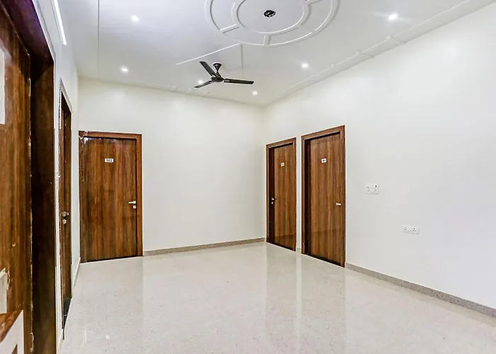 Hotel O Mohan Palace Vrindavan