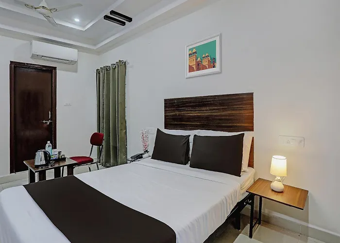 Collection O White House Near Kims Kondapur. Hotel