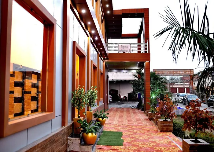 Hotel O Vaikunth Radhika Farm Govardhan
