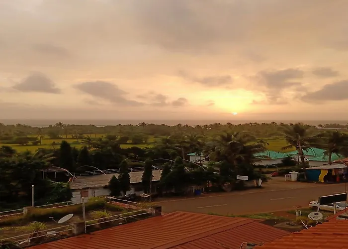 Oyo Golden Hub Resort Morjim Goa