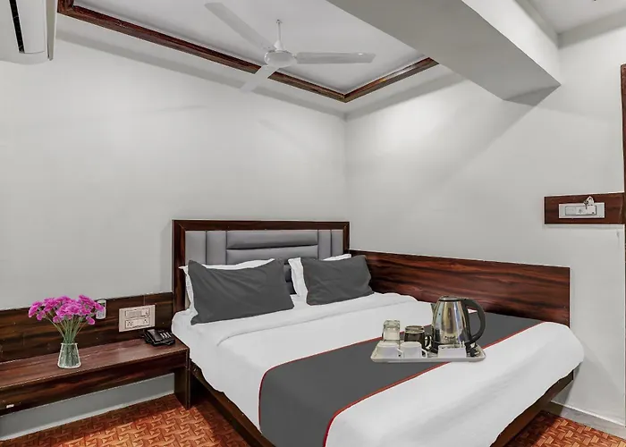 Collection O Laxmi Kuber Hotel Surat