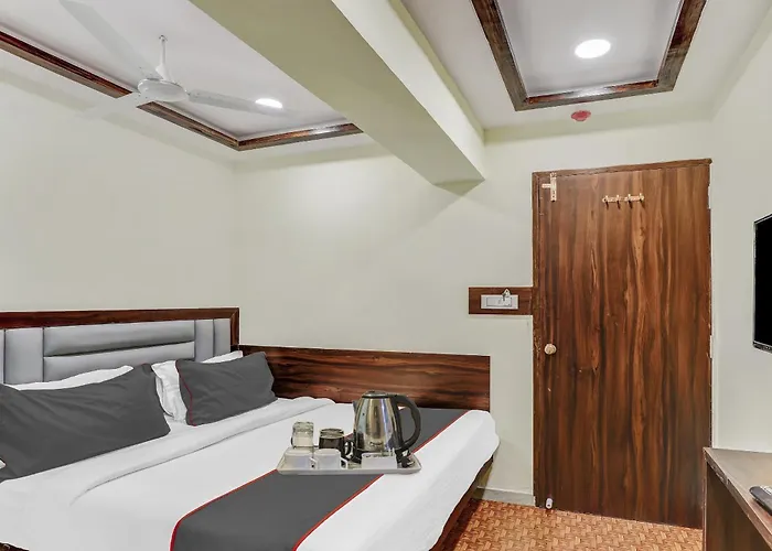 Collection O Laxmi Kuber Hotel Surat