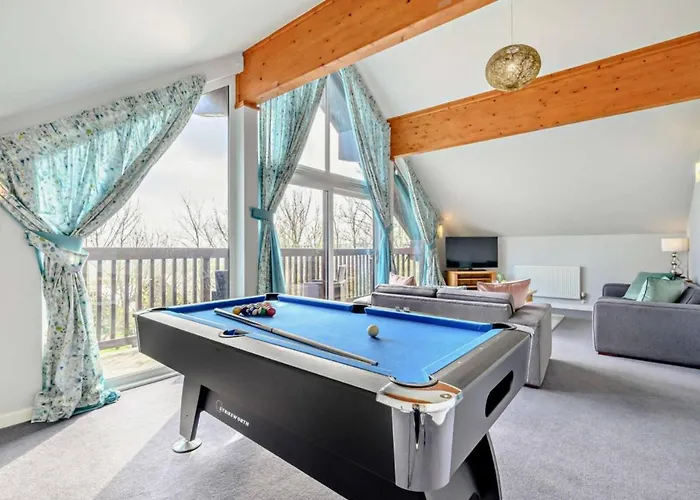 Hot Tub Lodge At Retallack Resort With 2 Bedrooms Padstow