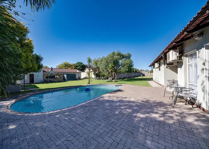 16 Vaalrivier Hotel Secunda