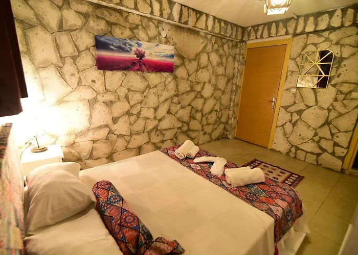 Mor Salkim Konagi Hotel Alaçatı