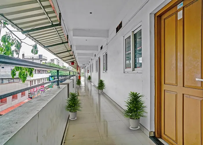 Hotel O Majestic Group Kochi