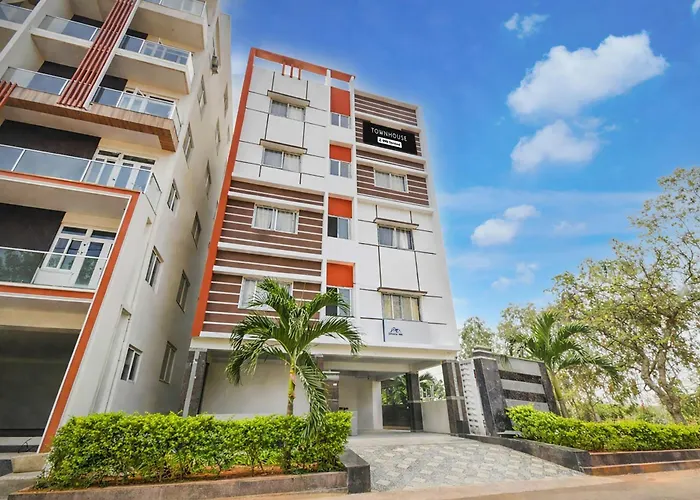 Super Townhouse Financial District Gachibowli Formerly Srinika Inn Hyderabad