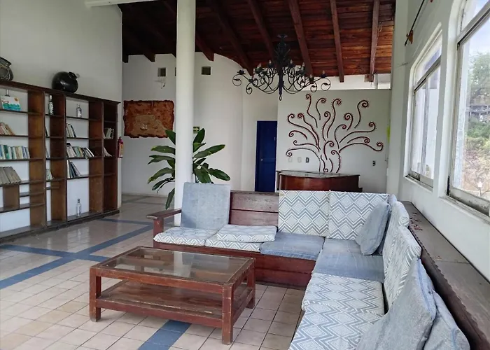 Mayflower Hotel & Hostal Puerto Escondido 