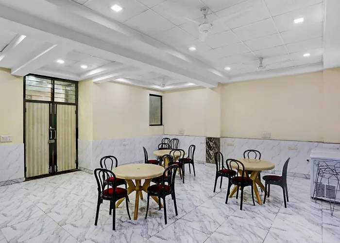 Hotel Collection O Metro View Ashok Vihar Near Shalimar Bagh Metro Station Nueva Delhi