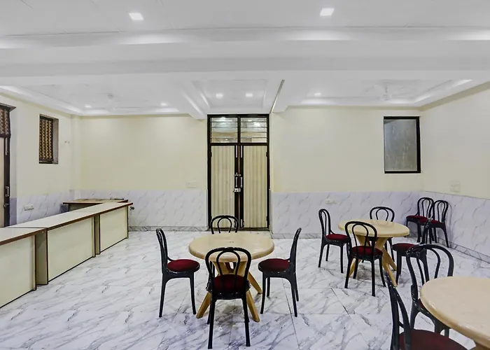 Hotel Collection O Metro View Ashok Vihar Near Shalimar Bagh Metro Station Nueva Delhi