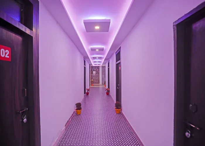 Hotel O Shri Nanadan Palace Kanpur