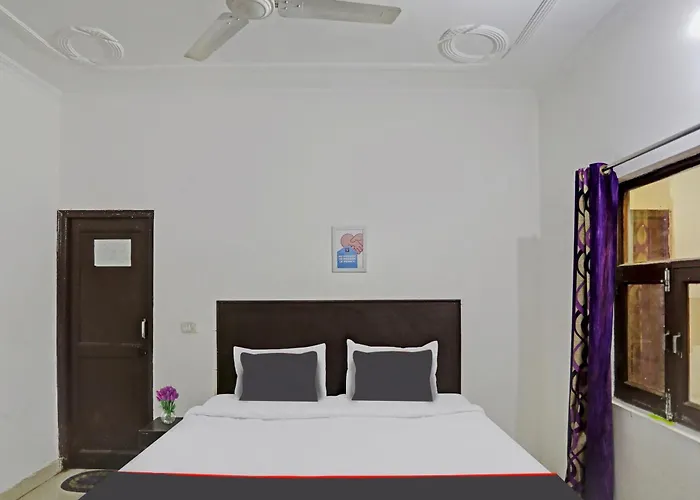 Collection O Mayank Guest House Near Iskcon Temple Noida