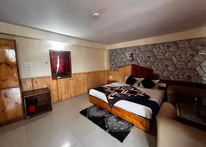Tata Vista Resort Mall Road Manali - Centrally Heated & Air Cooled