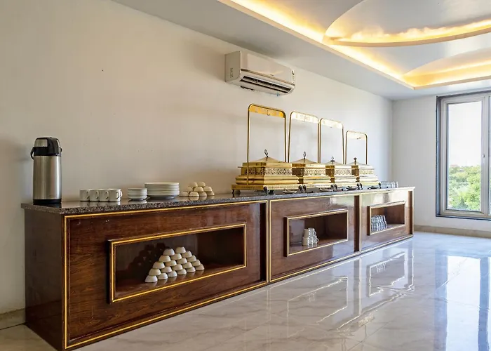 Hotel Holiday Grand Greater Noida
