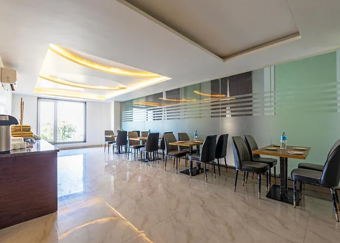 Hotel Holiday Grand Greater Noida