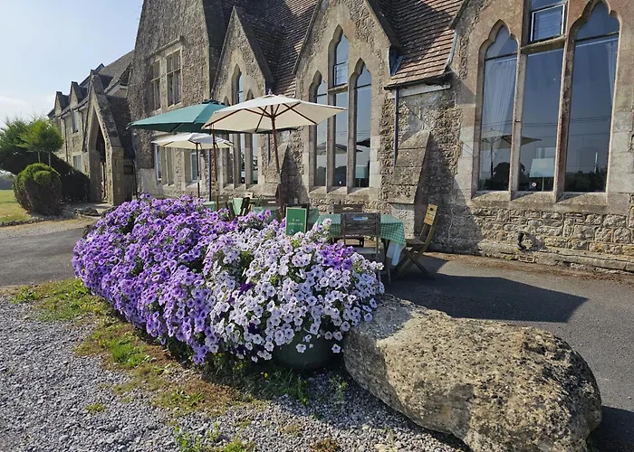 Schoolhouse Restaurant And Hotel Swindon