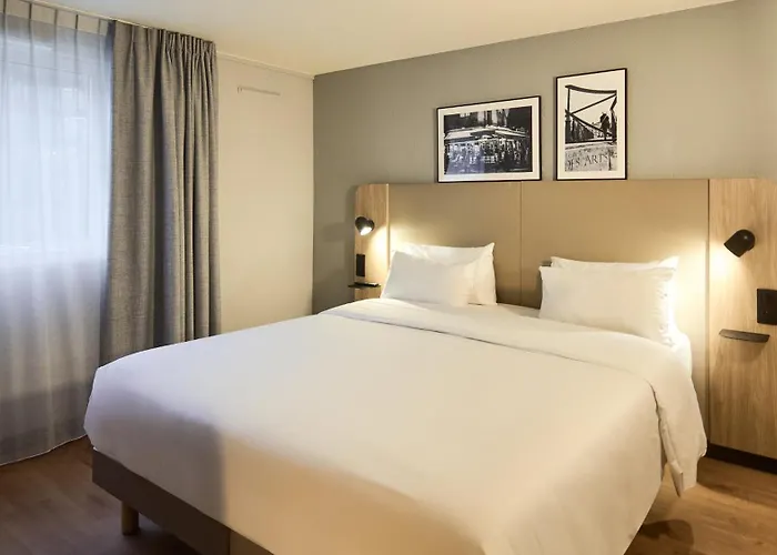 Campanile Lyon Centre - Berges Du Rhone Hotel