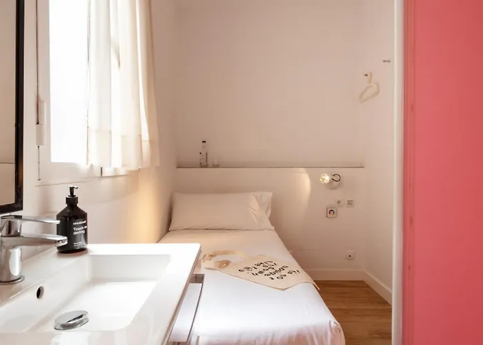 Chic & Basic Tallers Hostal Barcelone