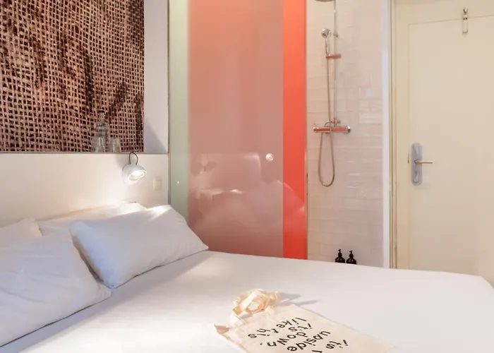 Chic & Basic Tallers Hostal Barselona