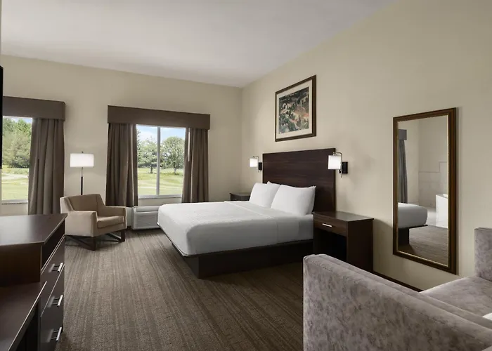 Crown Pointe Lodge; BW Signature Collection Farmington