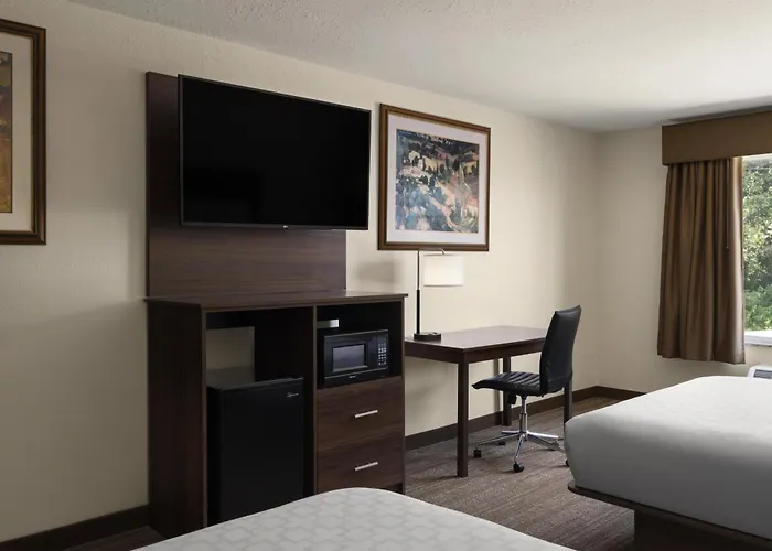 Crown Pointe Lodge; BW Signature Collection Farmington