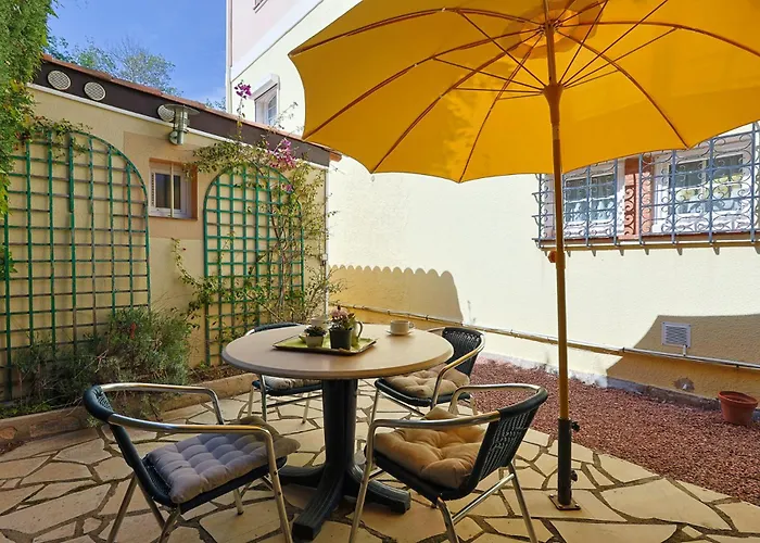 Logis Hotel L'Esterella Saint-Raphaël