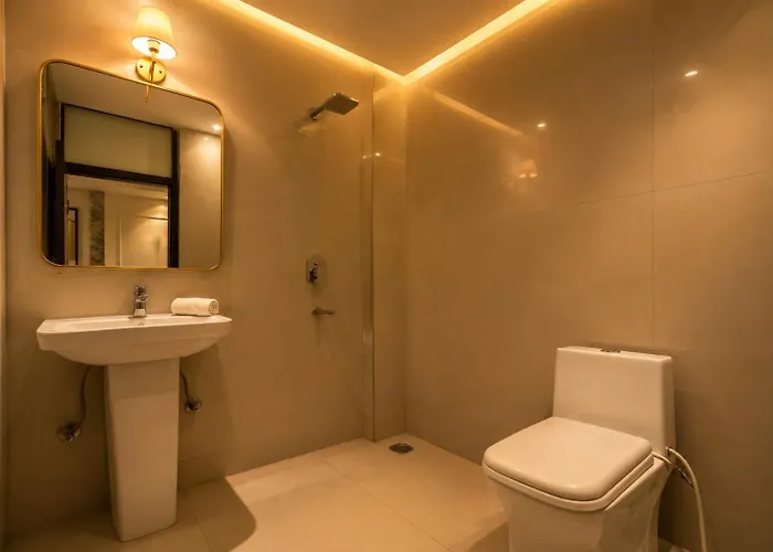 Hotel Baba Deluxe Near New Delhi Railway Station And City Center -By Rcg Hotels
